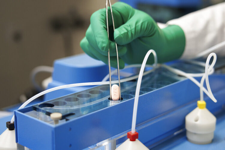 Pfizer pill becomes 1st US-authorized home COVID treatment